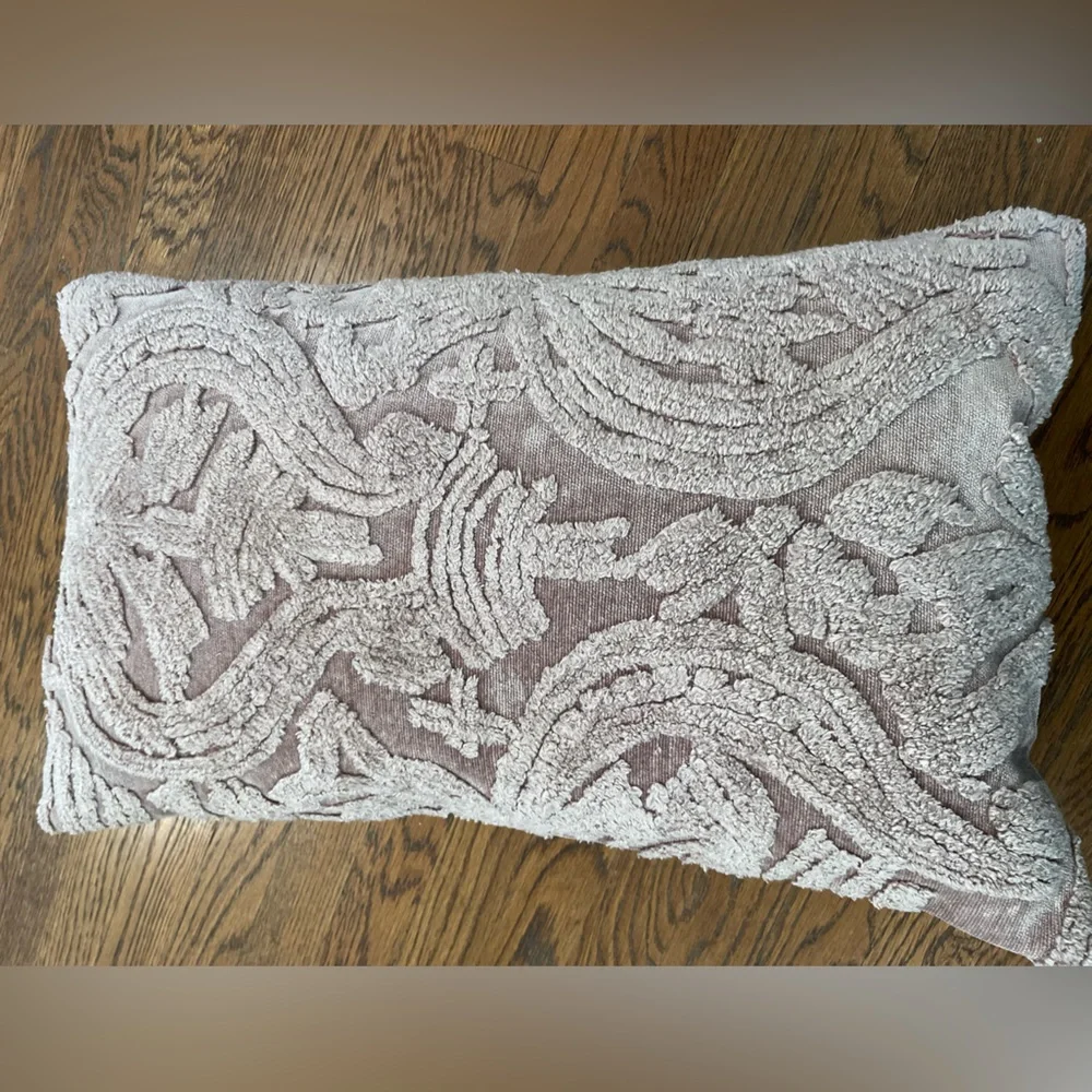 Pottery Barn Natalia Jacquard Lumbar Chenille Mauve Pink Pillow W/insert 16”x26”
